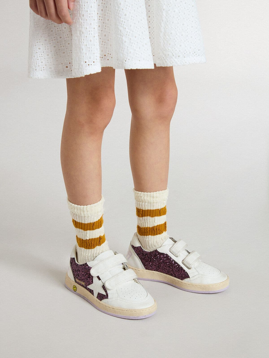 junior ball star in paarse glitter met witte leren ster en hielstuk.