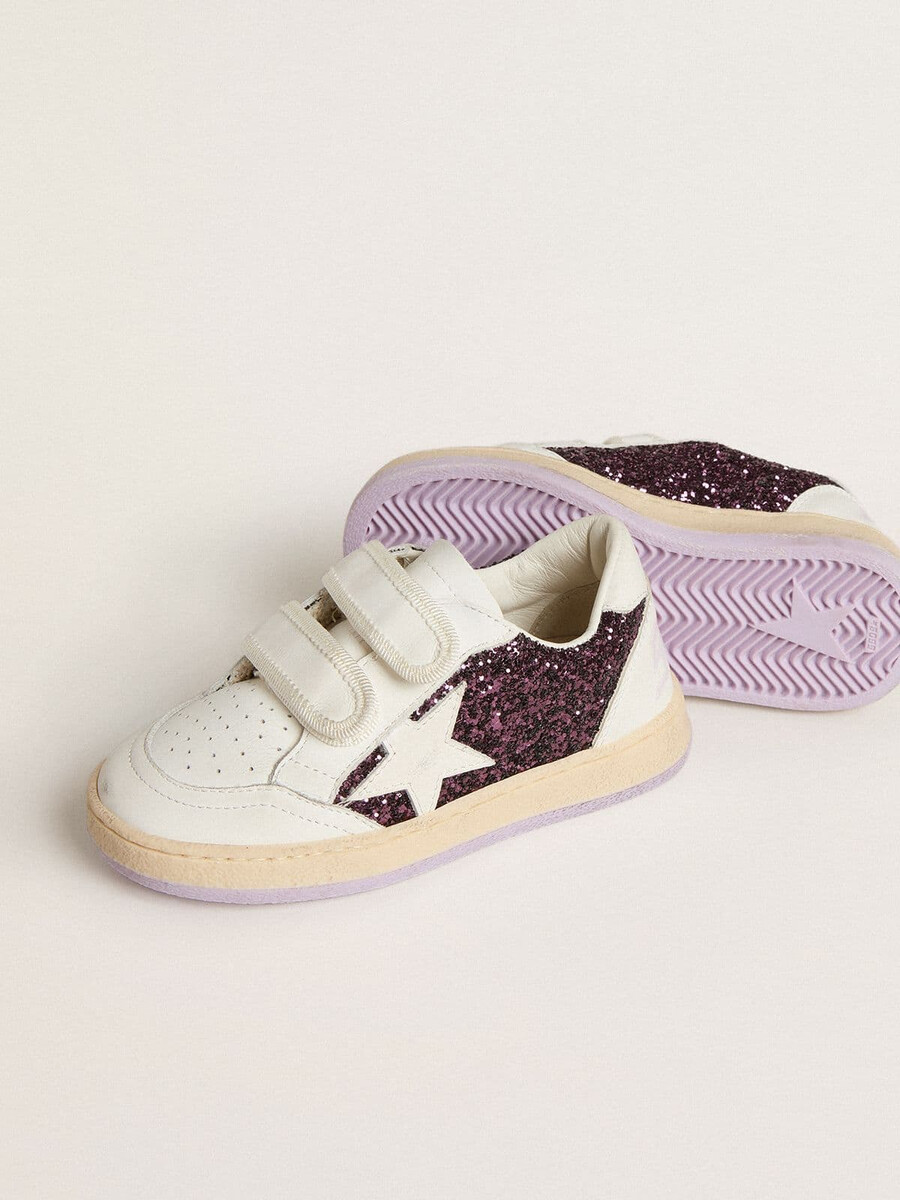 junior ball star in paarse glitter met witte leren ster en hielstuk.