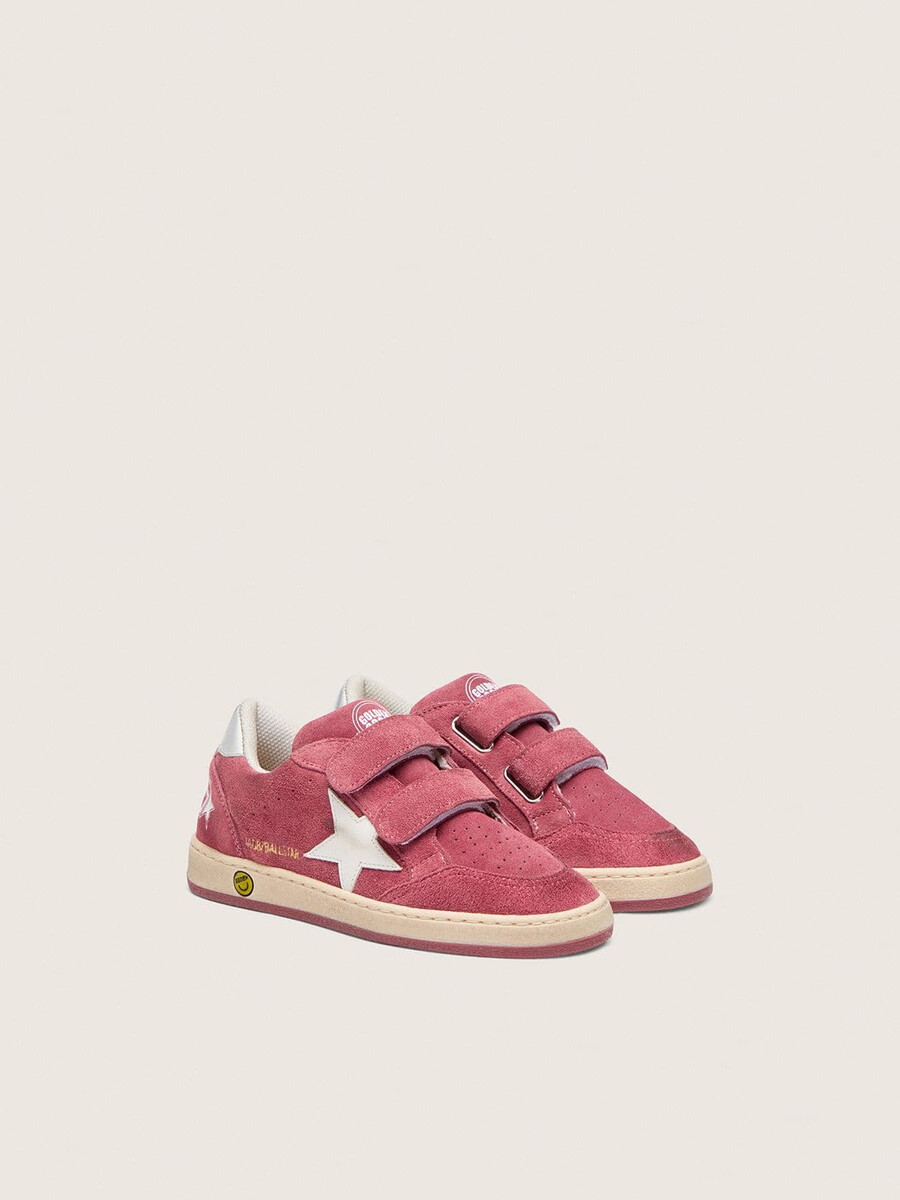 ball star junior in rood suède met witte leren ster en metallic zilveren hielstuk.