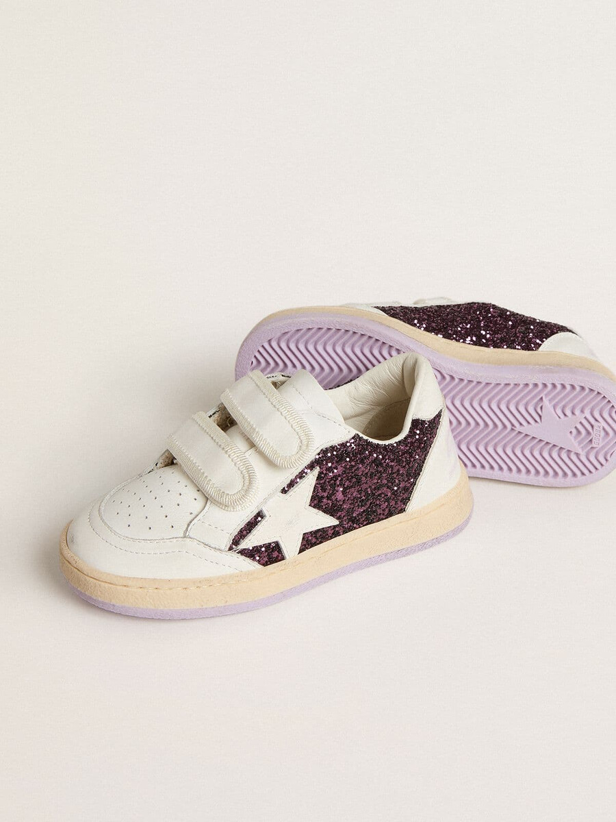 teen ball star in paarse glitter met witte leren ster en hielstuk.