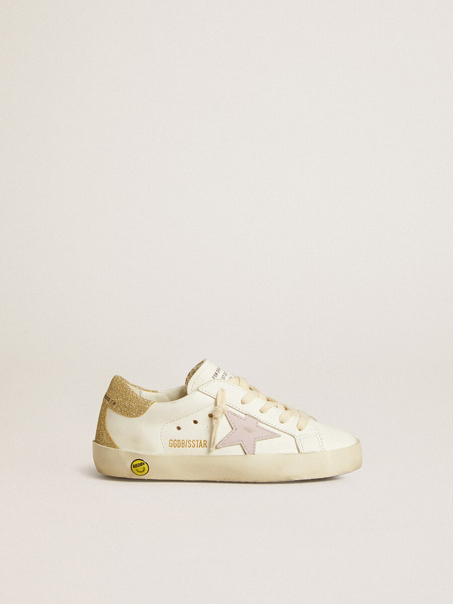 superster young met lila leren ster en glitter op de hiel.