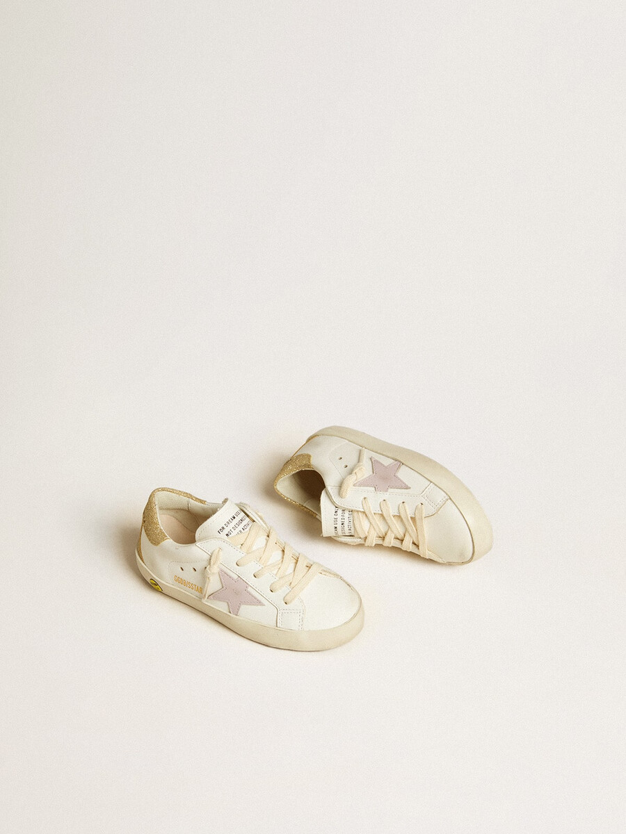 superster young met lila leren ster en glitter op de hiel.