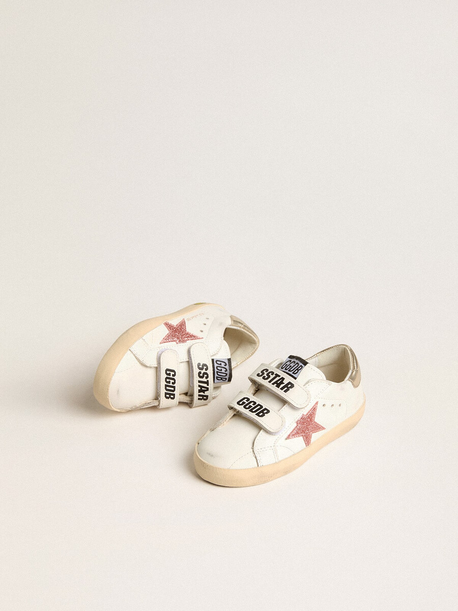 young old school in leer met een metallic perzikkleurige leren ster.