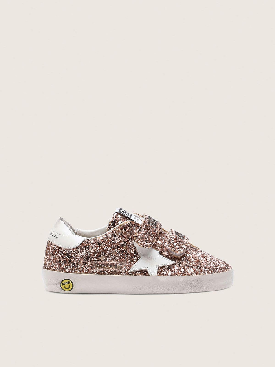 young old school in perzikkleurige glitter met witte leren inzetstukken.