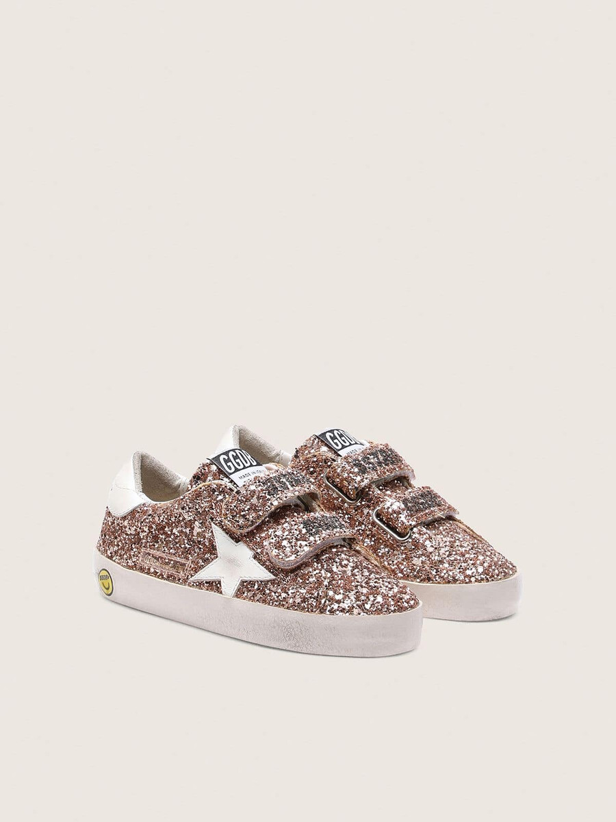 young old school in perzikkleurige glitter met witte leren inzetstukken.