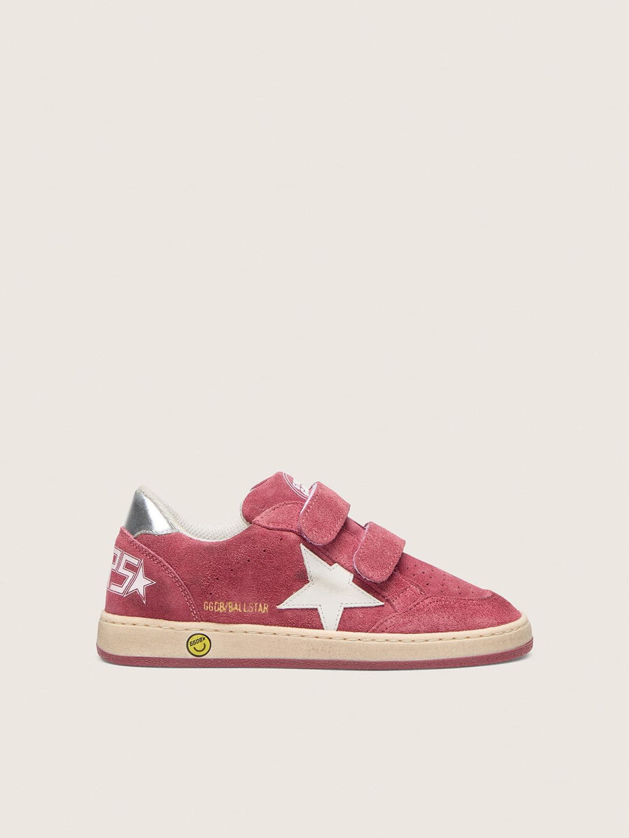 ball star young in rood suède met witte leren ster en metallic zilveren hielstuk.
