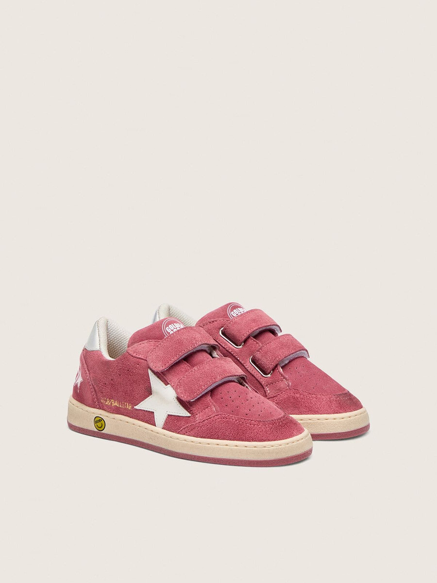ball star young in rood suède met witte leren ster en metallic zilveren hielstuk.