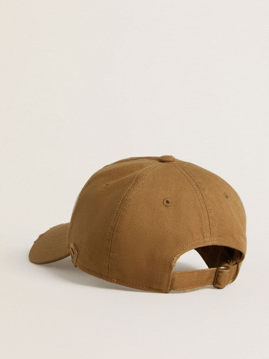 beige katoenen baseballpet met een gebruikte look.