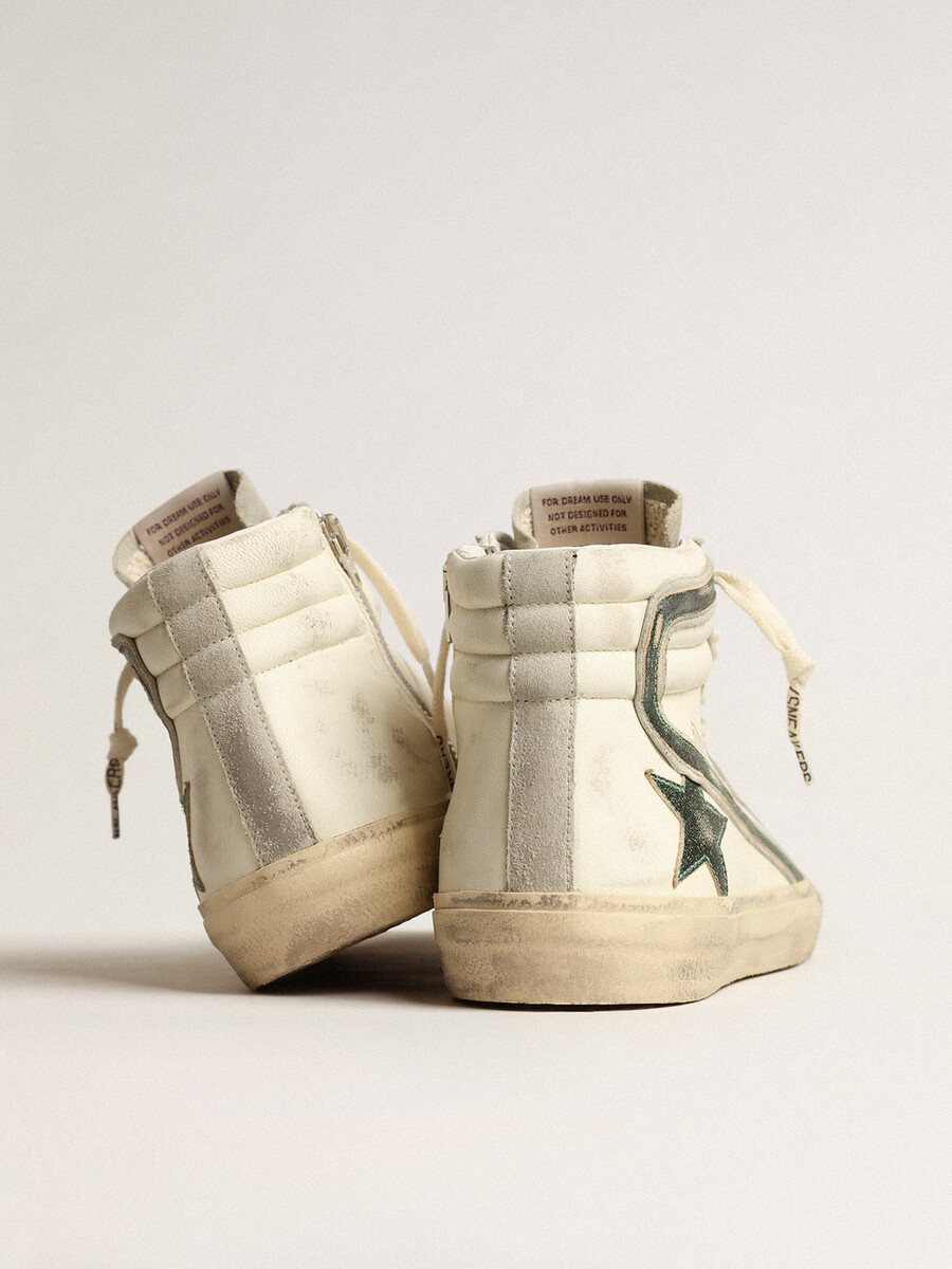instappers in beige nappaleer met groene gelamineerde leren ster en flits