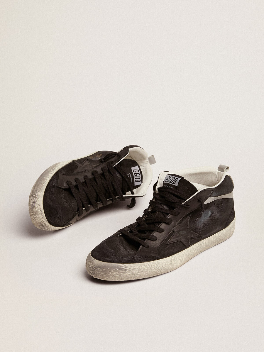 heren mid star in nubuck met zwarte leren ster en zilveren accenten.