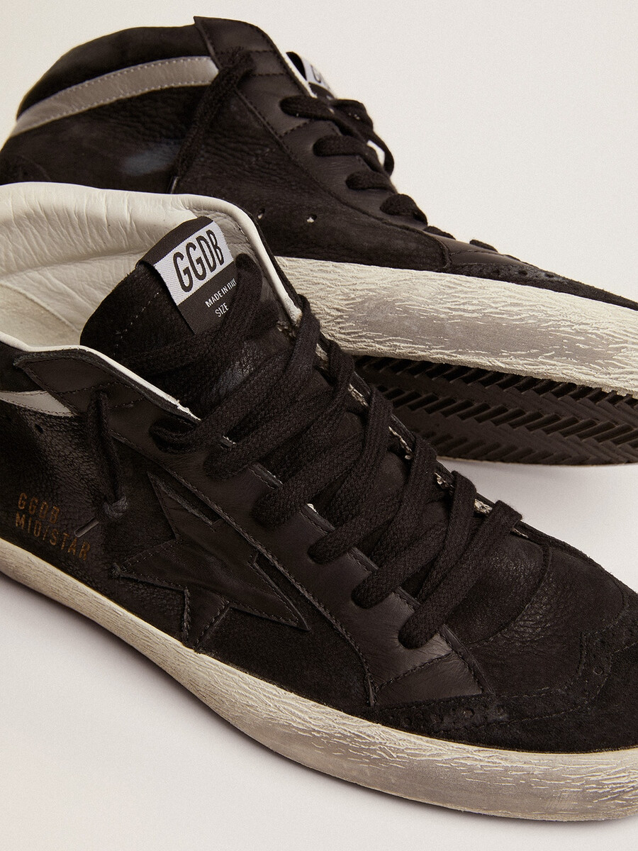 heren mid star in nubuck met zwarte leren ster en zilveren accenten.