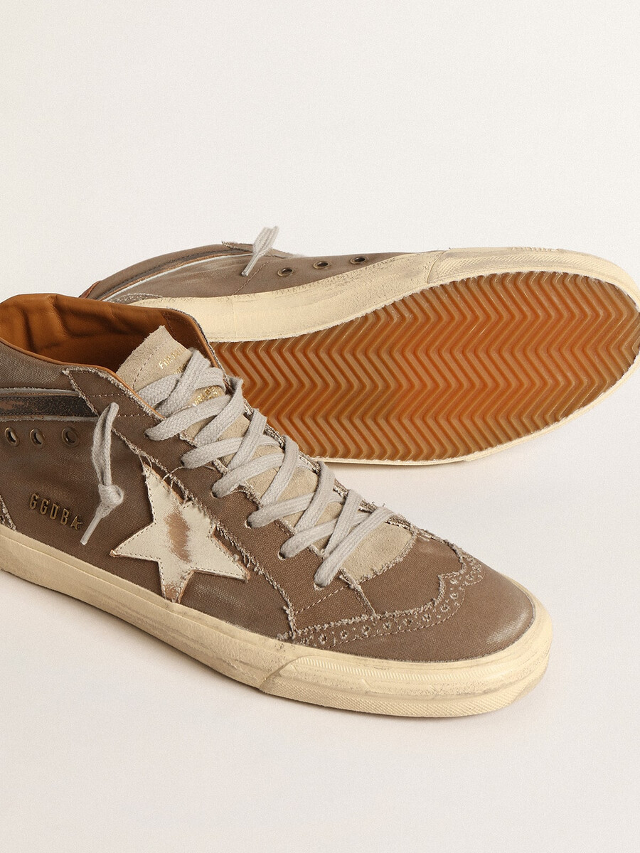 mid star in groen canvas met leren ster en zwarte flits.