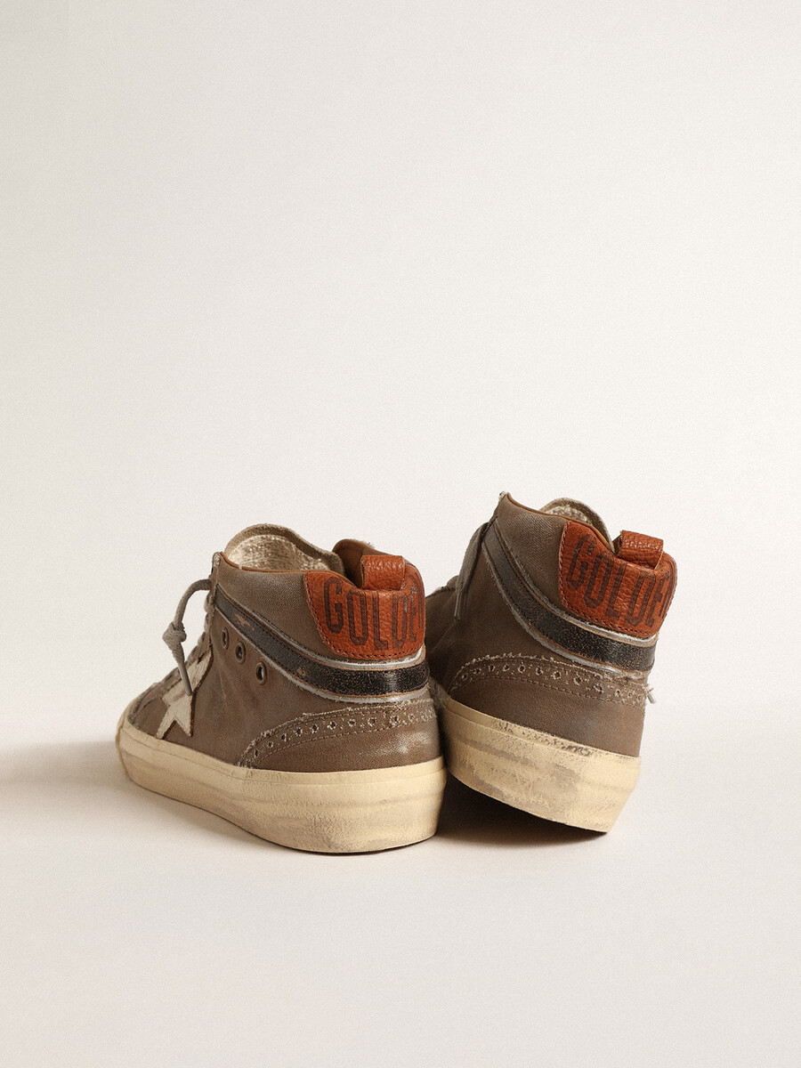 mid star in groen canvas met leren ster en zwarte flits.