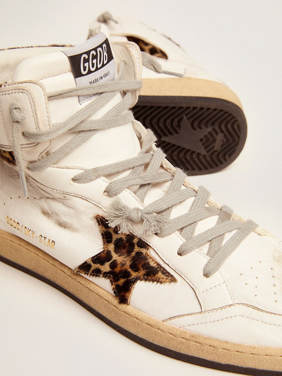 sky-star sneakers met logo op de enkel en inzetstukken van ponyhuid met luipaardprint.