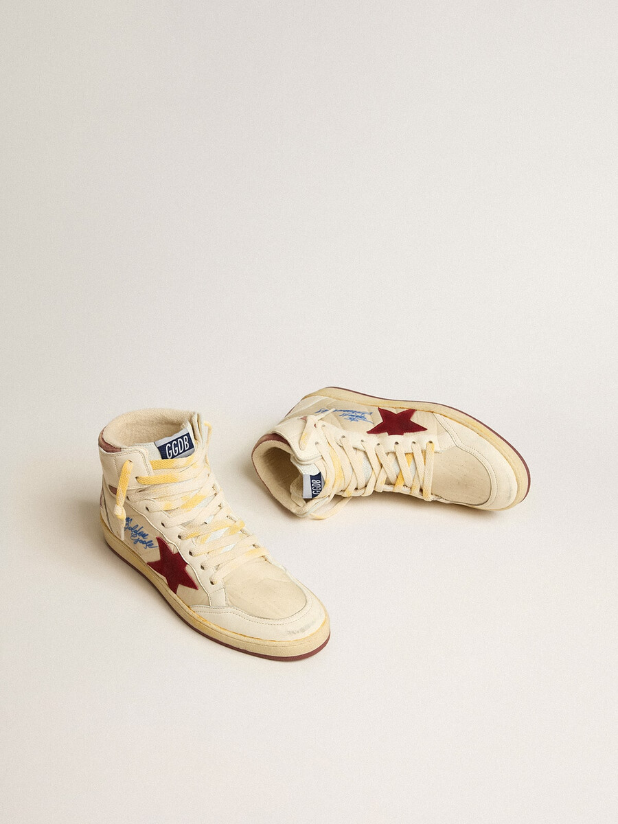 sky-star in beige nylon en nappaleer met een ster van granaatappelkleurig suède.
