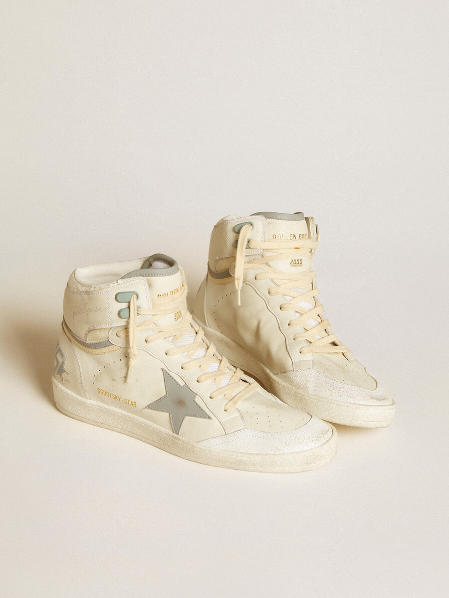 heren sky-star in leer met lichtblauwe leren ster en witte hielband.