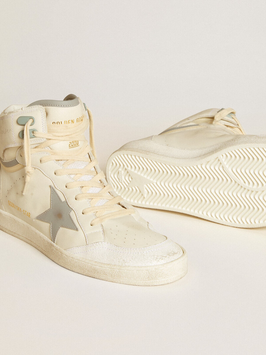 heren sky-star in leer met lichtblauwe leren ster en witte hielband.
