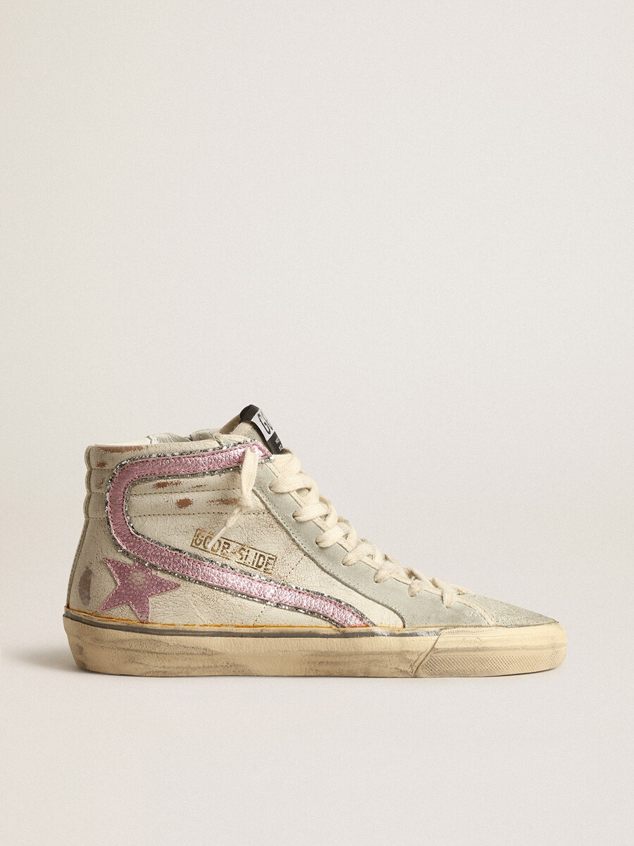 instappers in beige met een roze metallic leren ster en een opvallende glans.