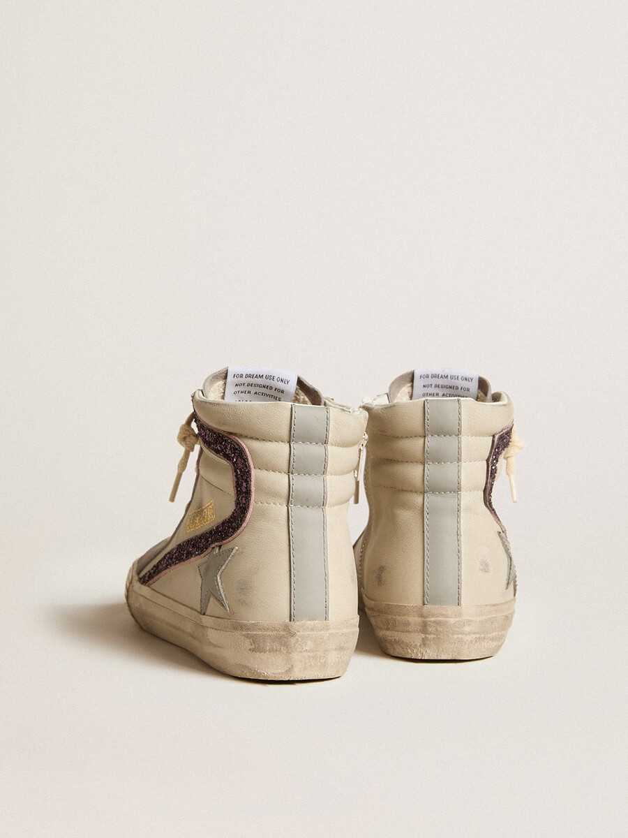 slipper met grijze leren ster en wijnrode glitteraccenten