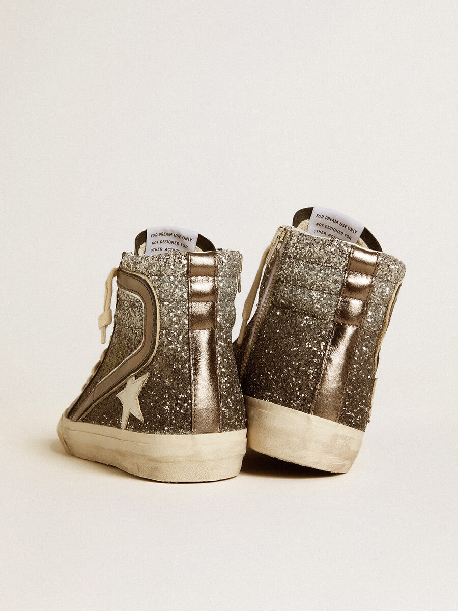 damesslippers in zwart en zilver met glitter leren ster en metallic accenten.