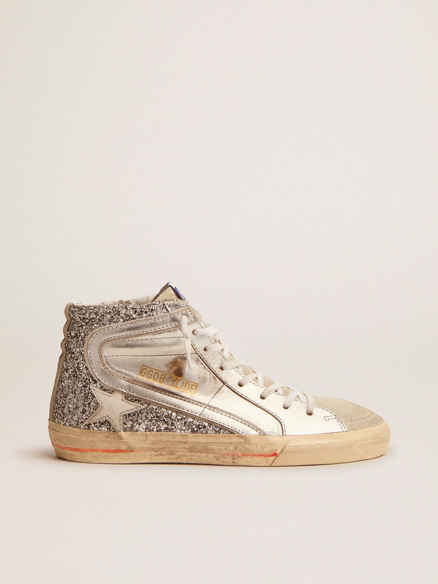 damesslipper met gelamineerd leren bovenwerk en zilveren glitter.