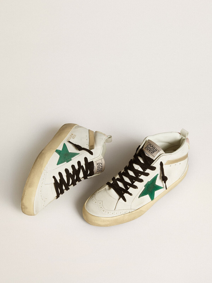 dames mid star van biobased materiaal met groene suède ster en roze suède hielstuk.