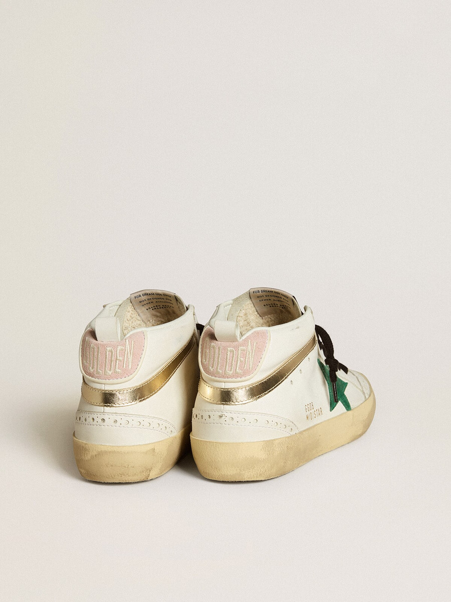 dames mid star van biobased materiaal met groene suède ster en roze suède hielstuk.