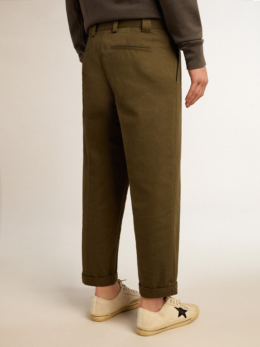 militairgroene chinos uit de golden collection