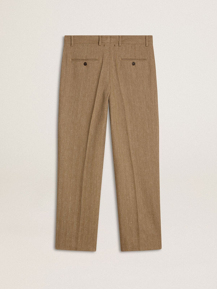 getailleerde broek van een zandkleurige linnenmix met chevronpatroon.