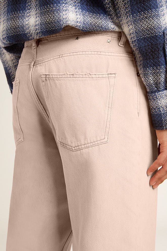 roze geverfde herenjeans