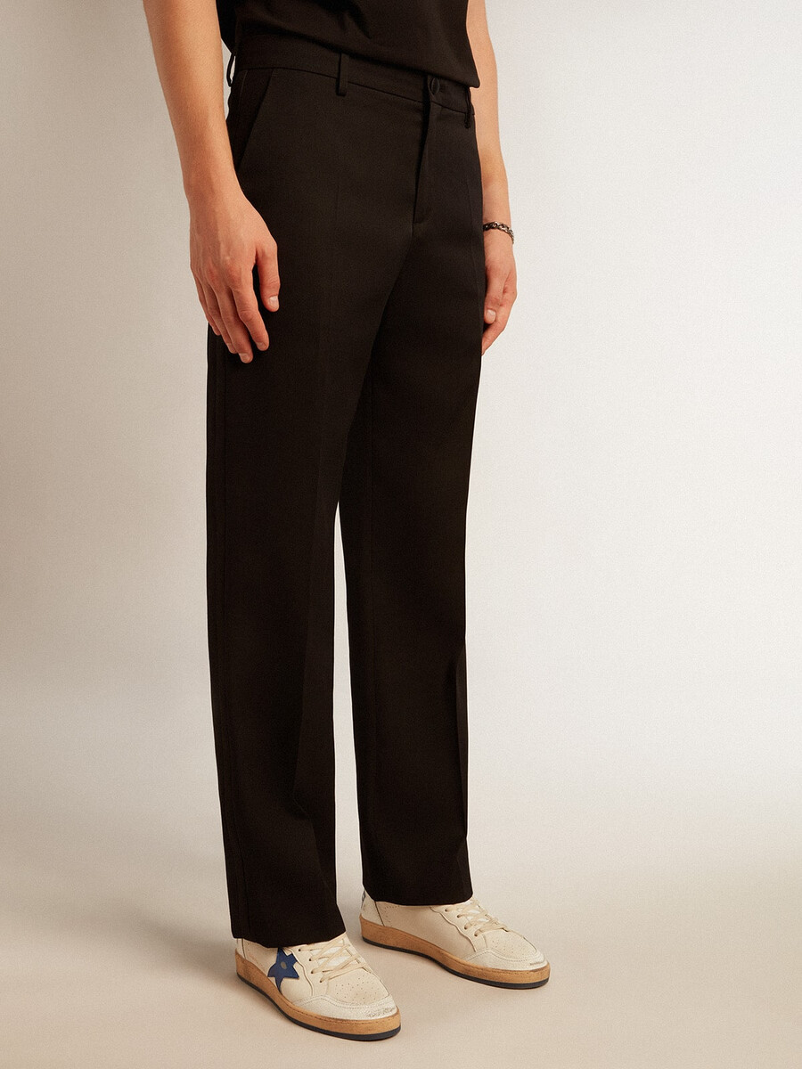 smokingbroek voor heren van zwarte wollen gabardine.