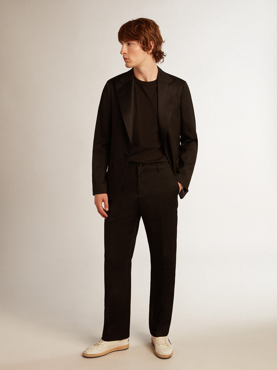 smokingbroek voor heren van zwarte wollen gabardine.