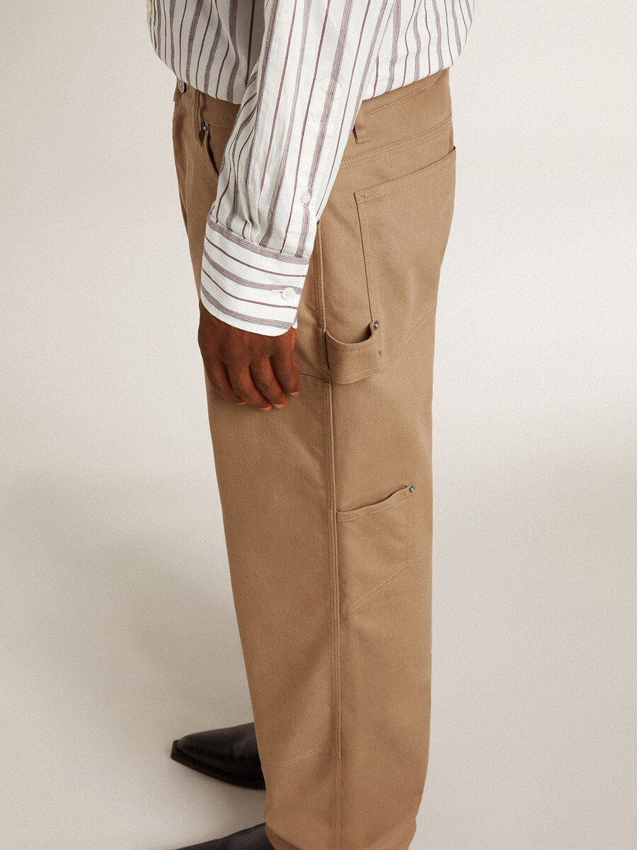beige herenbroek met patches