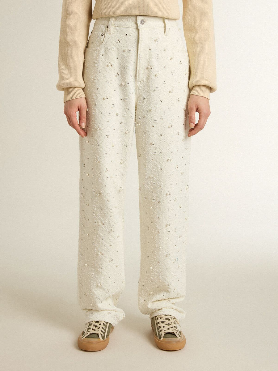 witte spijkerbroek voor dames met kralen en kristallen.