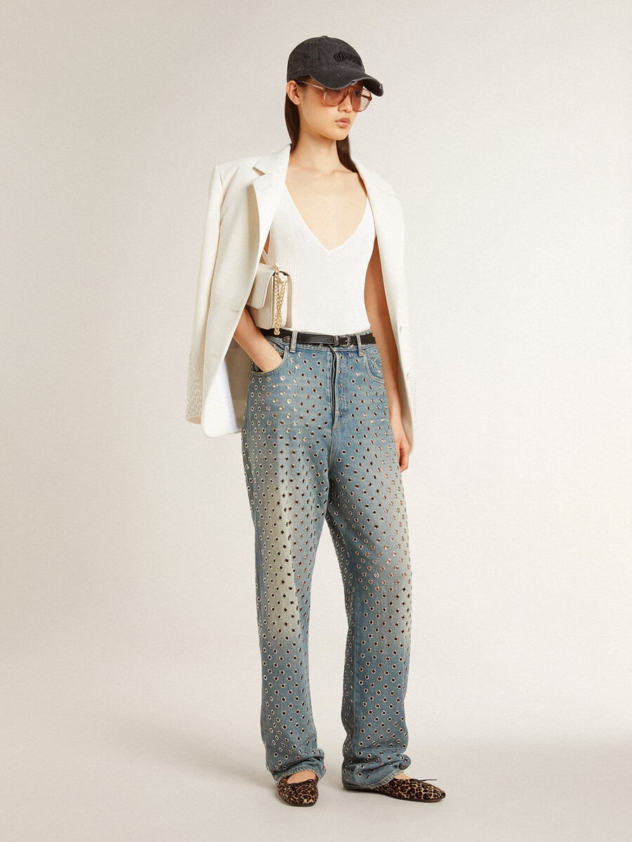 damesjeans met een verwassen look en overal perforaties.