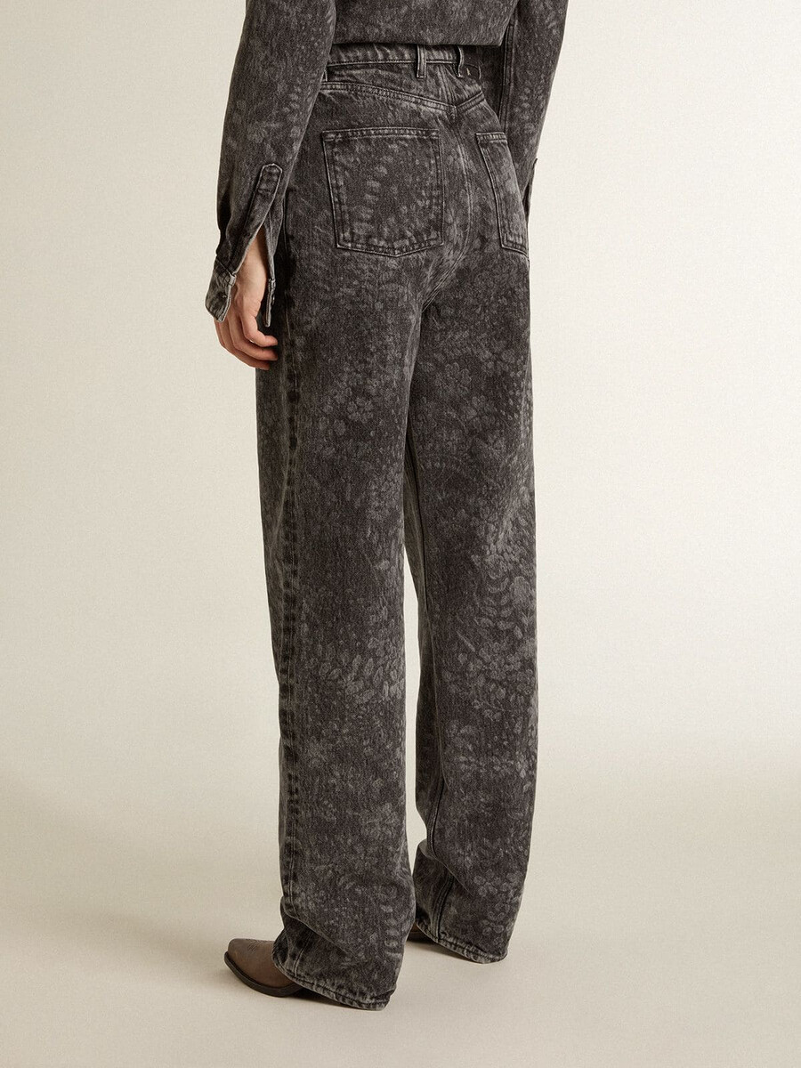 zwarte damesjeans met bloemenmotief