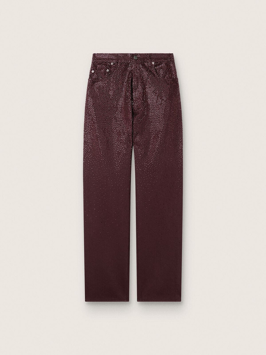 damesjeans van bordeauxrood denim met kristallen in kleurverloop.