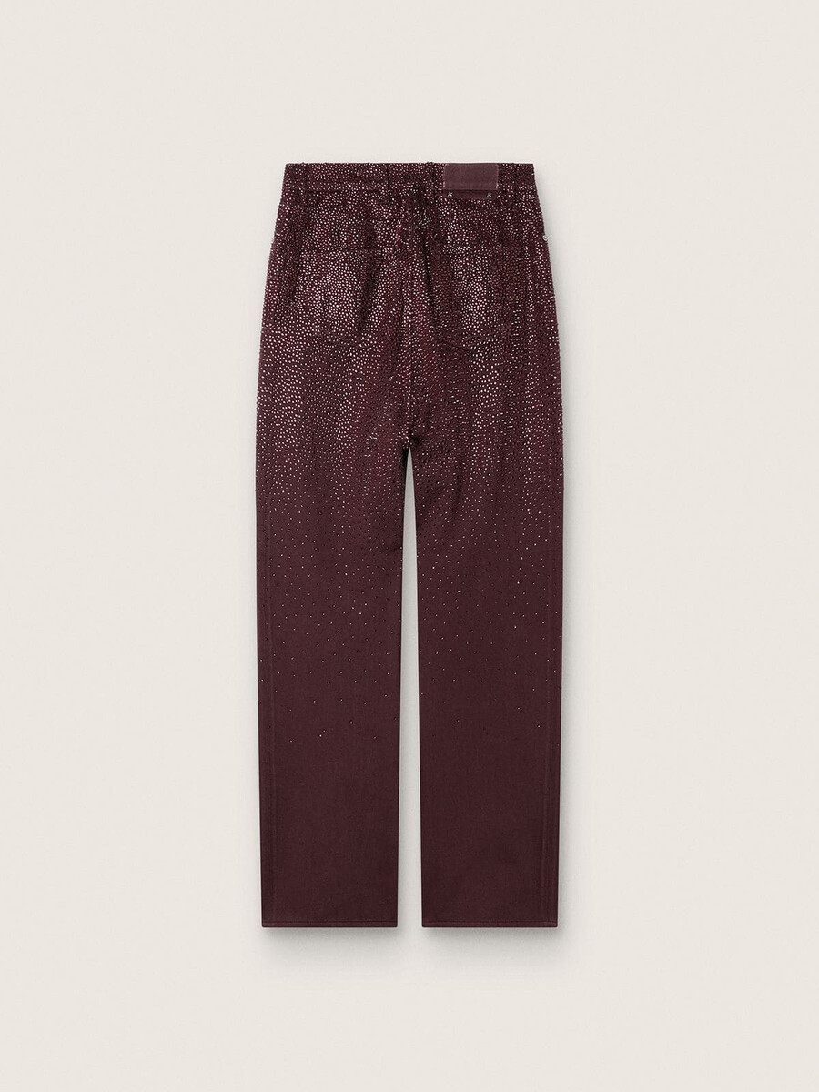 damesjeans van bordeauxrood denim met kristallen in kleurverloop.