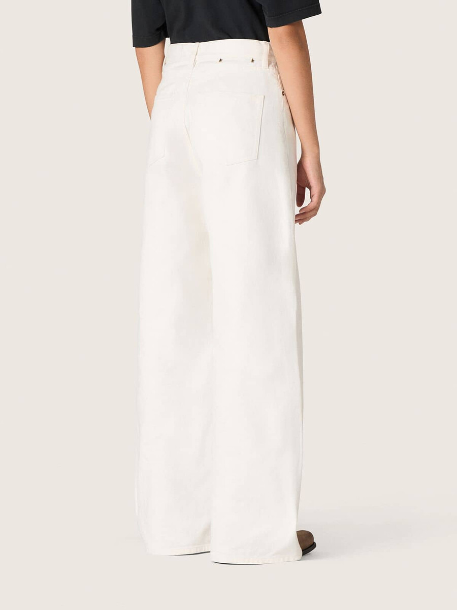 gouden boyfriend jeans voor dames in optisch wit denim.