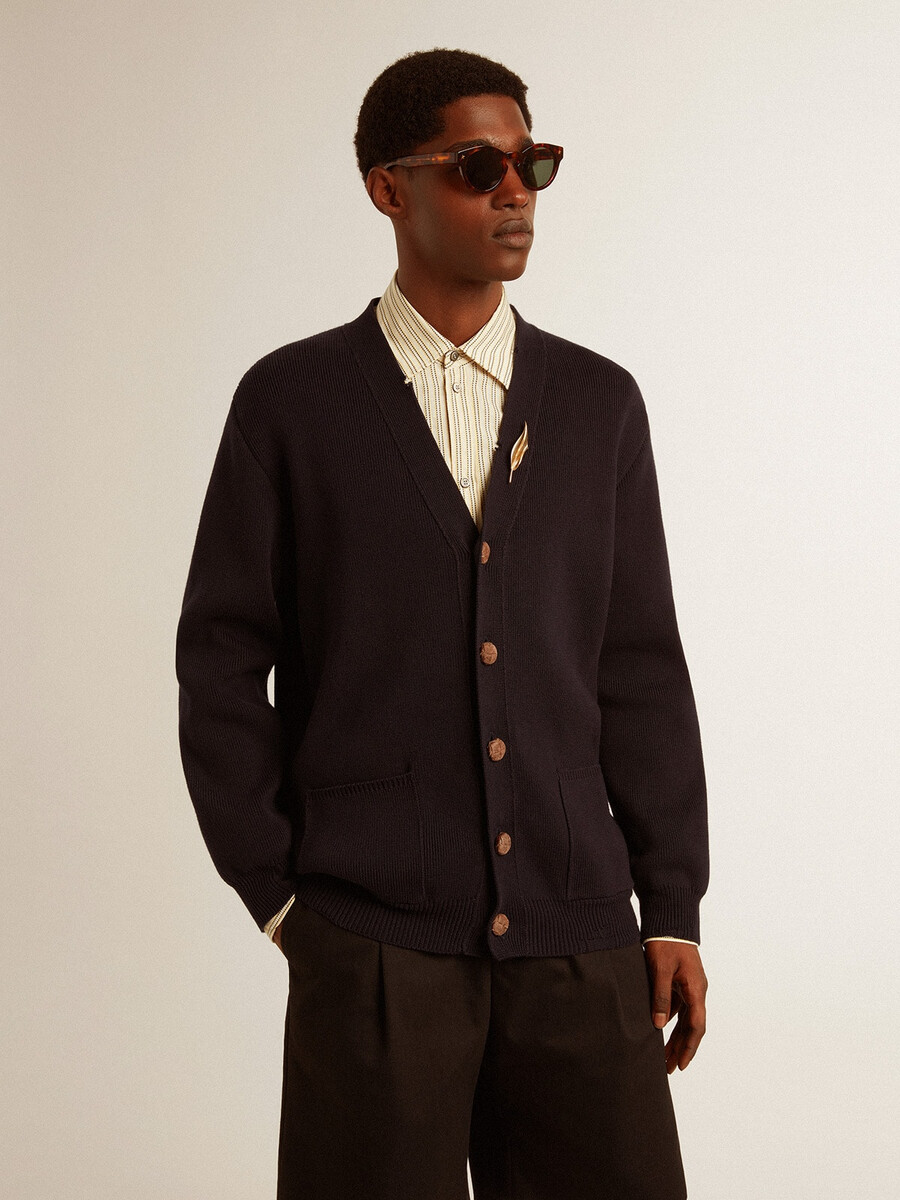cardigan uit de golden collection in donkerblauw katoen met een verwassen look.
