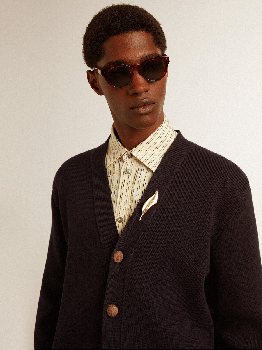 cardigan uit de golden collection in donkerblauw katoen met een verwassen look.