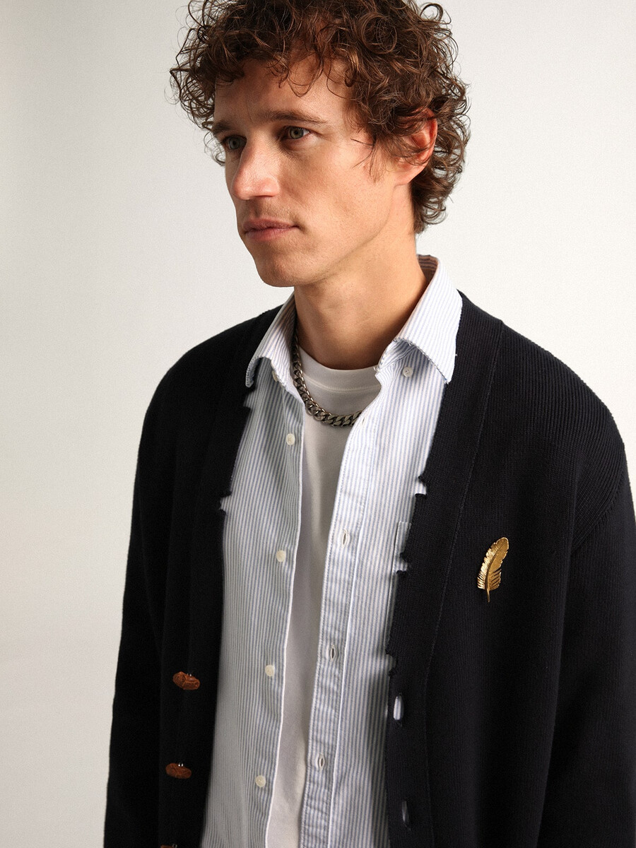 cardigan uit de golden collection in donkerblauw katoen met een verwassen look.