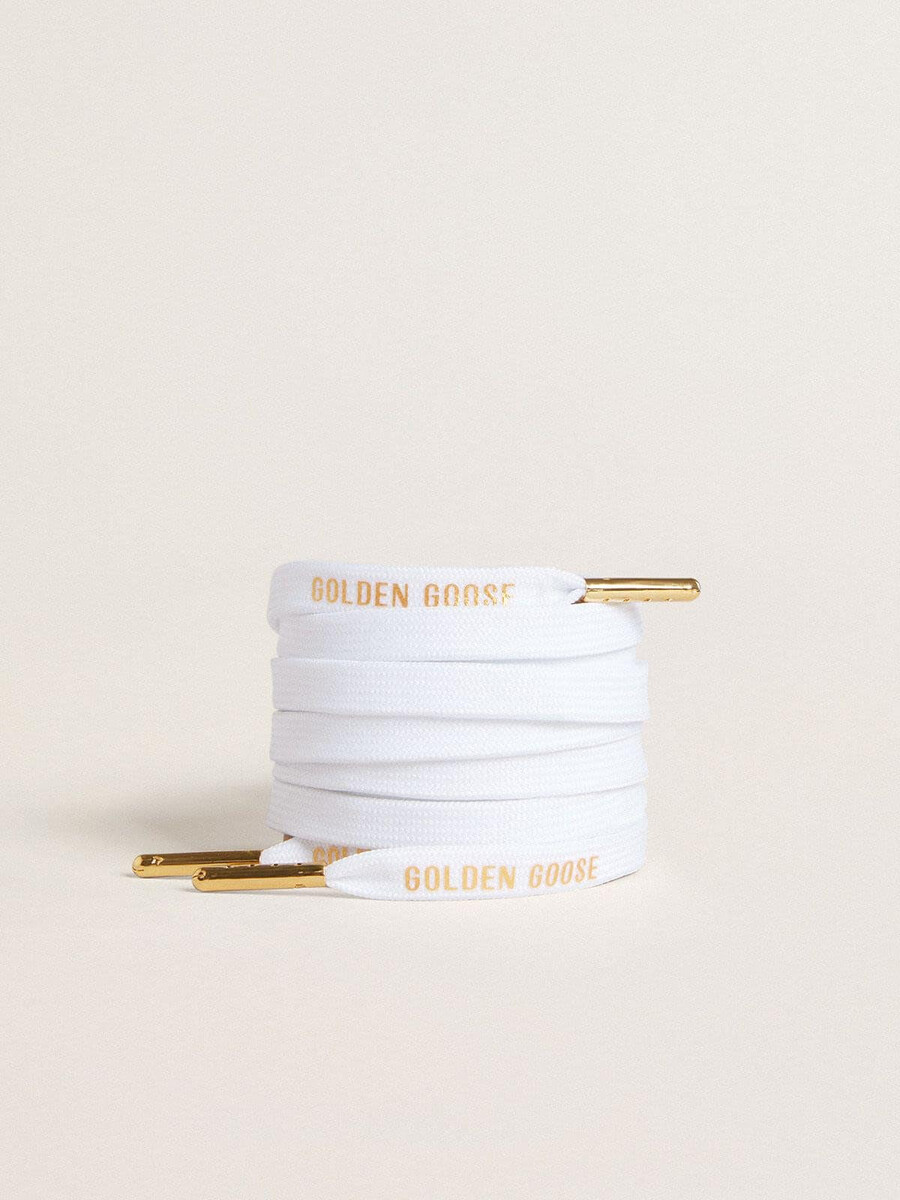 witte katoenen veters met contrasterend gouden logo