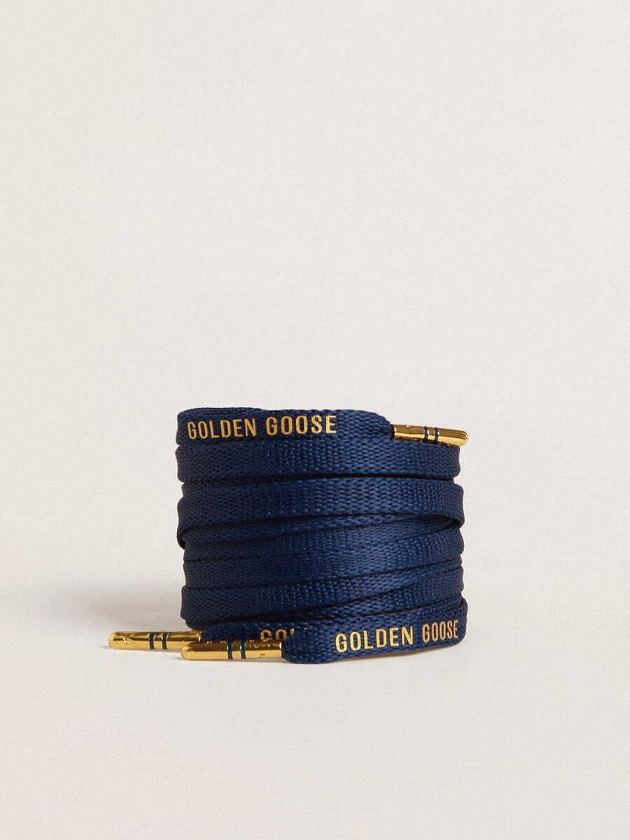 blauwe katoenen veters met een contrasterend goudkleurig logo.