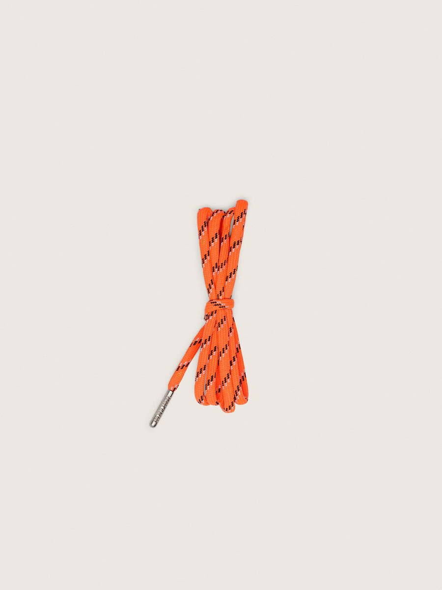 oranje wandelveters met grijze en zwarte details