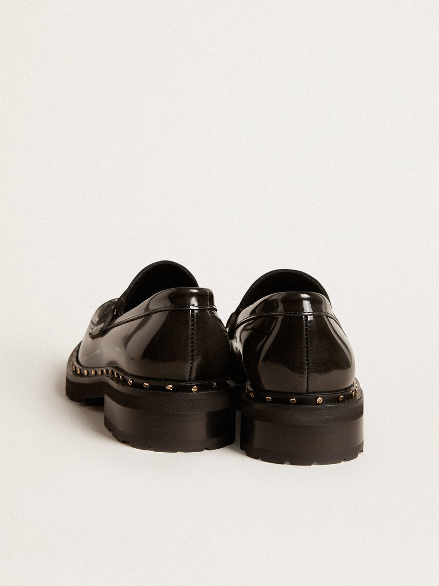 stoere damesloafers van zwart leer met studs