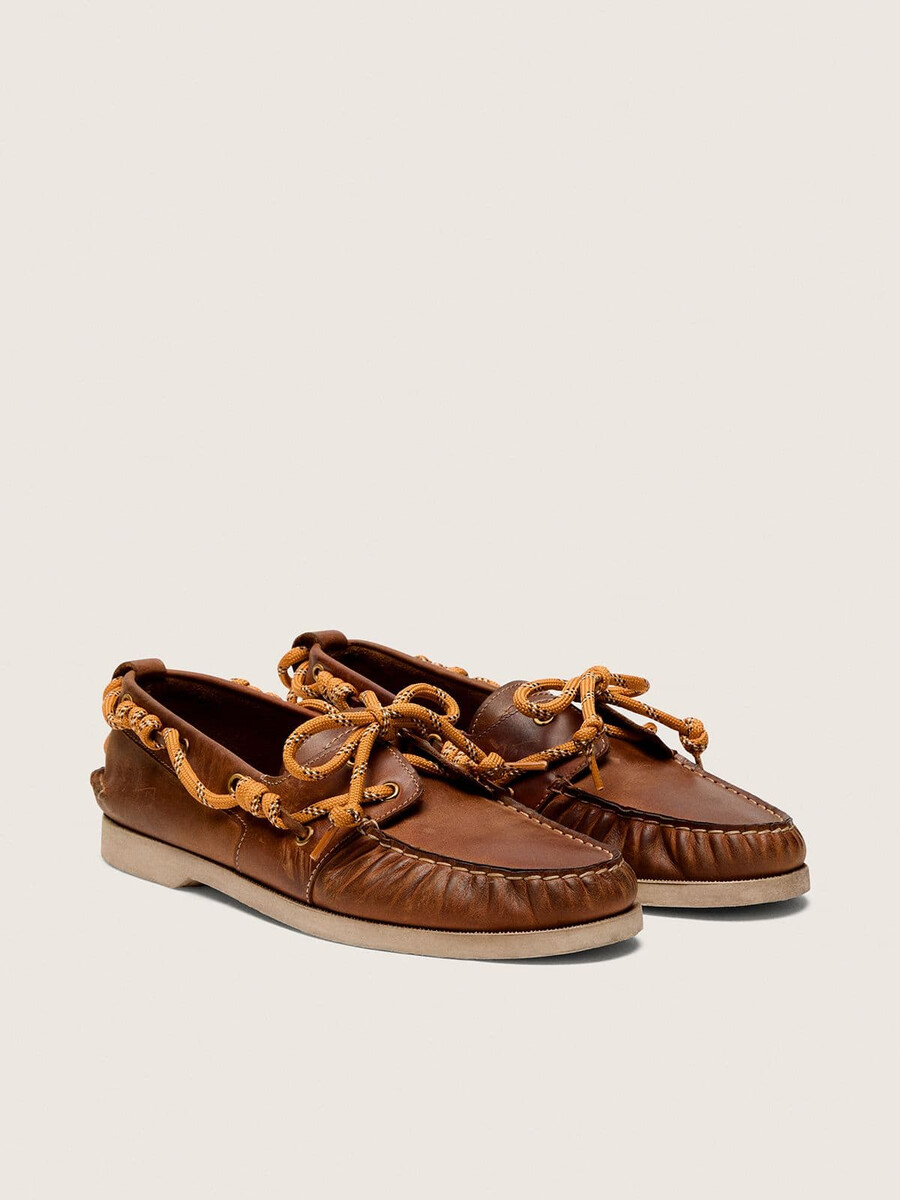 cruise loafers voor heren in tabakskleurig leer.