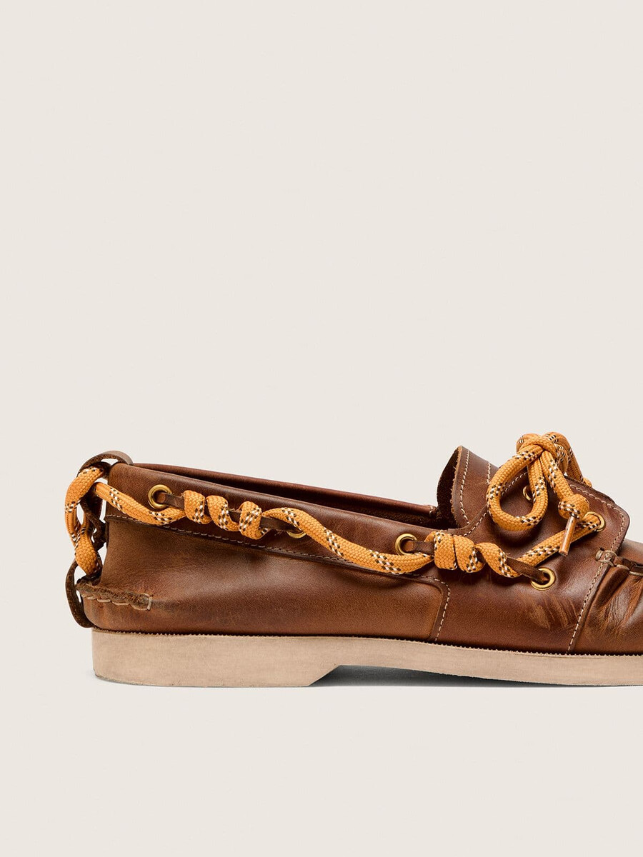 cruise loafers voor heren in tabakskleurig leer.