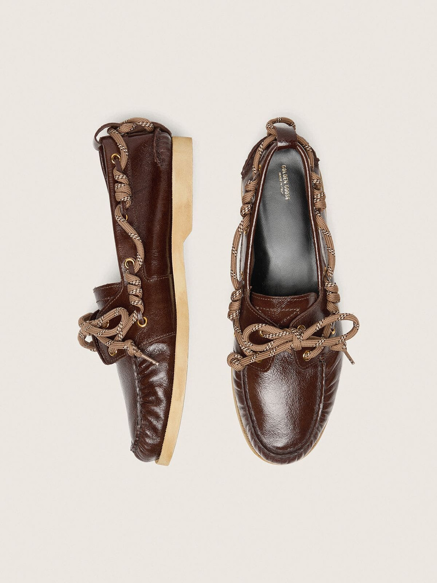 cruise loafers voor heren in glanzend donkerbruin leer.