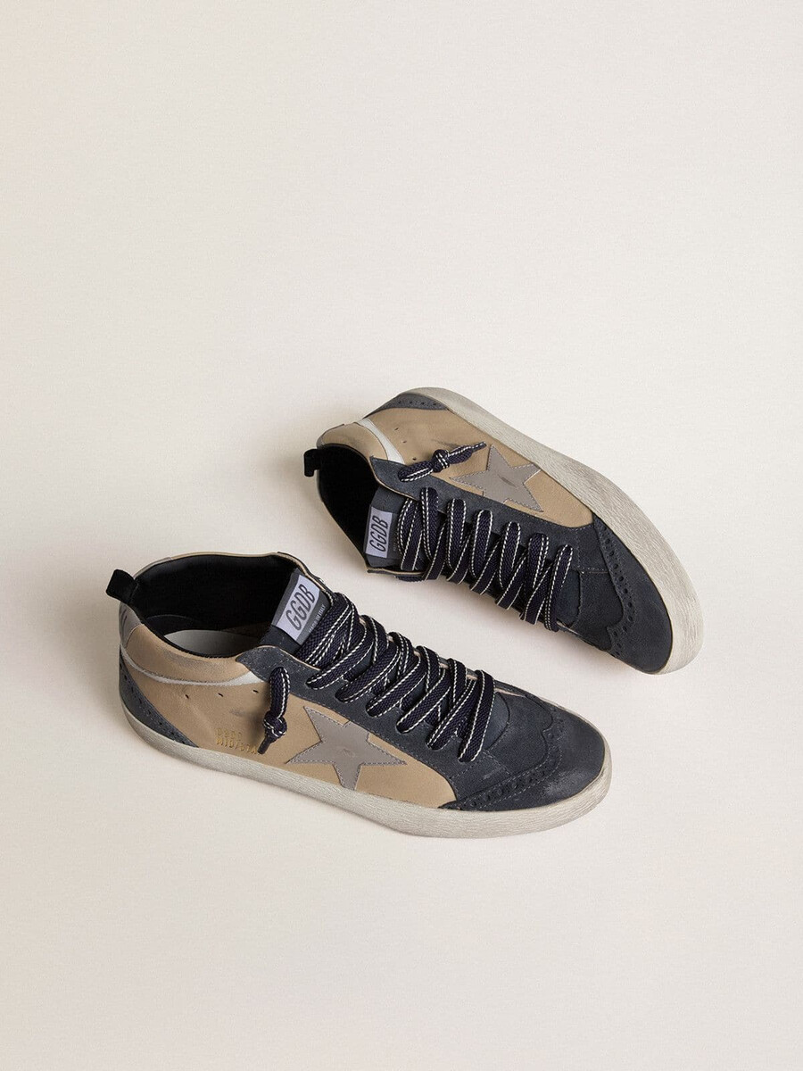 heren mid star in beige en blauw suède met een grijze nappa leren ster en een witte leren accent.